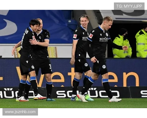 奥斯纳与菲尔特的精彩对决揭示了足球战术的博弈与魅力 奥斯纳与菲尔特的精彩对决揭示了足球战术的博弈与魅力